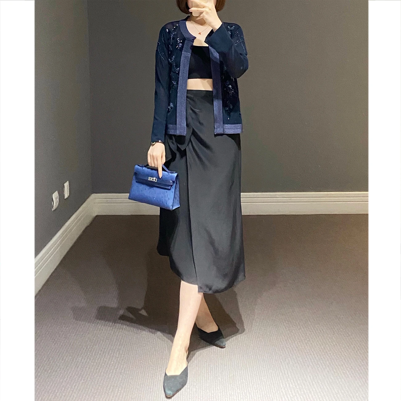 Вязаный кардиган Ele ручной работы из ацетатной ткани с бисером, женский, премиум-качество, укороченный, приталенный, винтажный стиль
Вязаный кардиган Ele ручной работы из ацетатной ткани с бисером, женский, премиум-качество, укороченный, приталенный, винтажный стиль