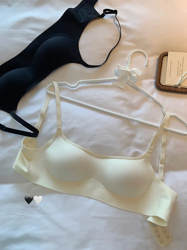 Seamless One-Piece Invisible Women's Bra Thin Sensation No Steel Ring Comfortable Anti-Sagging Nylon Lycra Adjustable Straps
Seamless One-Piece Invisible Women's Bra Thin Sensation No Steel Ring Comfortable Anti-Sagging Nylon Lycra Adjustable Straps