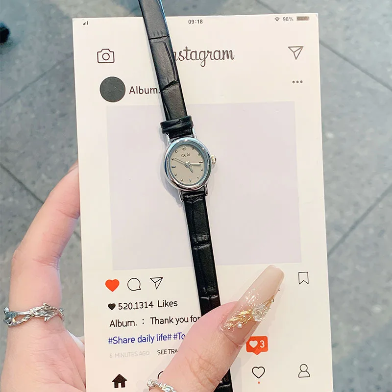 Autumn new arrival women's watch small brown watch retro small round simple luxury ladies female gift Clock Woman 
Autumn new arrival women's watch small brown watch retro small round simple luxury ladies female gift Clock Woman