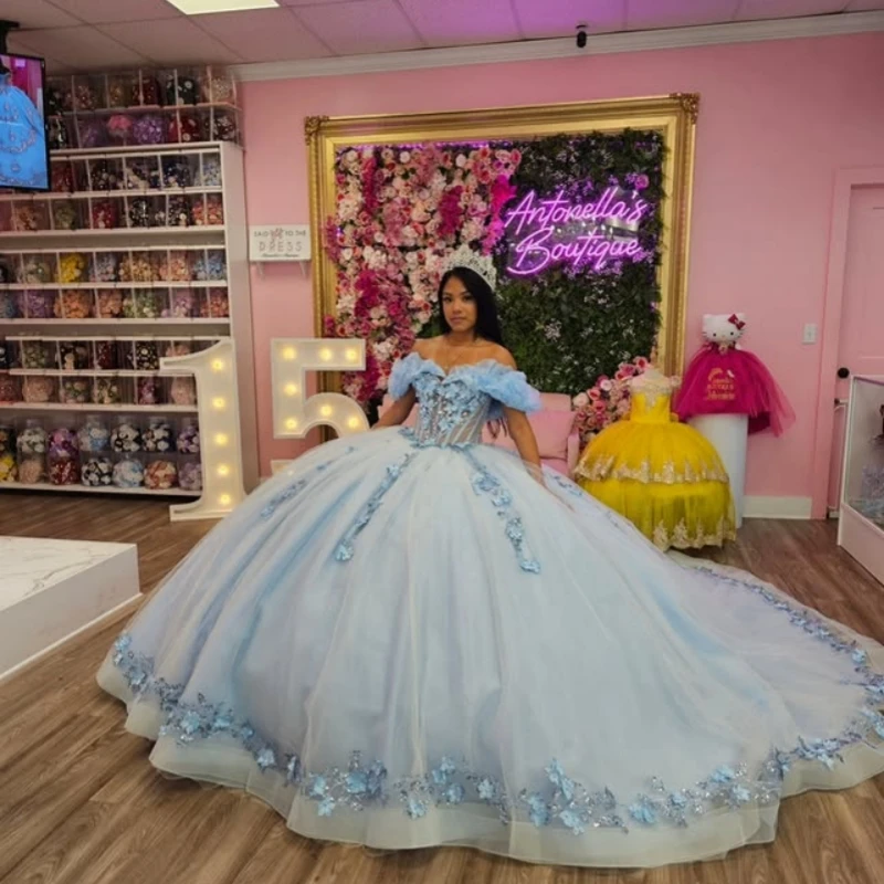Небесно-голубые платья Quinceanera по индивидуальному заказу с открытыми плечами и аппликацией с 3D цветком и длинным хвостом из тюля Vestido 15, Quinceanera
Небесно-голубые платья Quinceanera по индивидуальному заказу с открытыми плечами и аппликацией с 3D цветком и длинным хвостом из тюля Vestido 15, Quinceanera