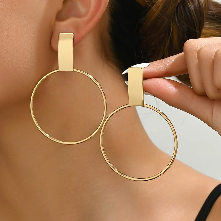 BestsellerPopularMinimalist Metal Large Circle Clip On Earrings For Women, Fashion Exaggerated Geometric Round Non-Pierced Earrings
BestsellerPopularMinimalist Metal Large Circle Clip On Earrings For Women, Fashion Exaggerated Geometric Round Non-Pierced Earrings