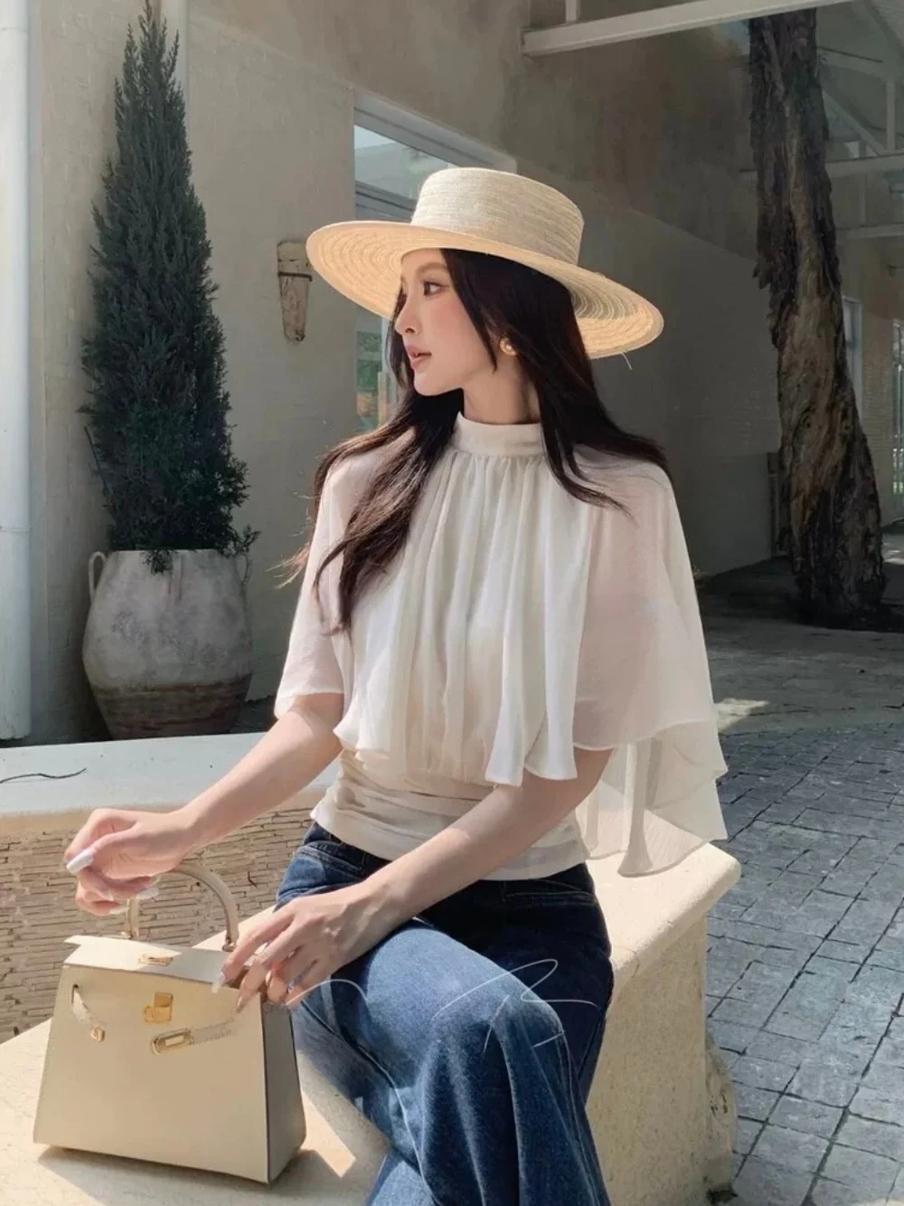 Elegant round Neck Cape Blouse Loose Fitting Slimming Waist Design French Style Short Sleeve Women's Summer Top Breathable Hi...
Elegant round Neck Cape Blouse Loose Fitting Slimming Waist Design French Style Short Sleeve Women's Summer Top Breathable Hi...