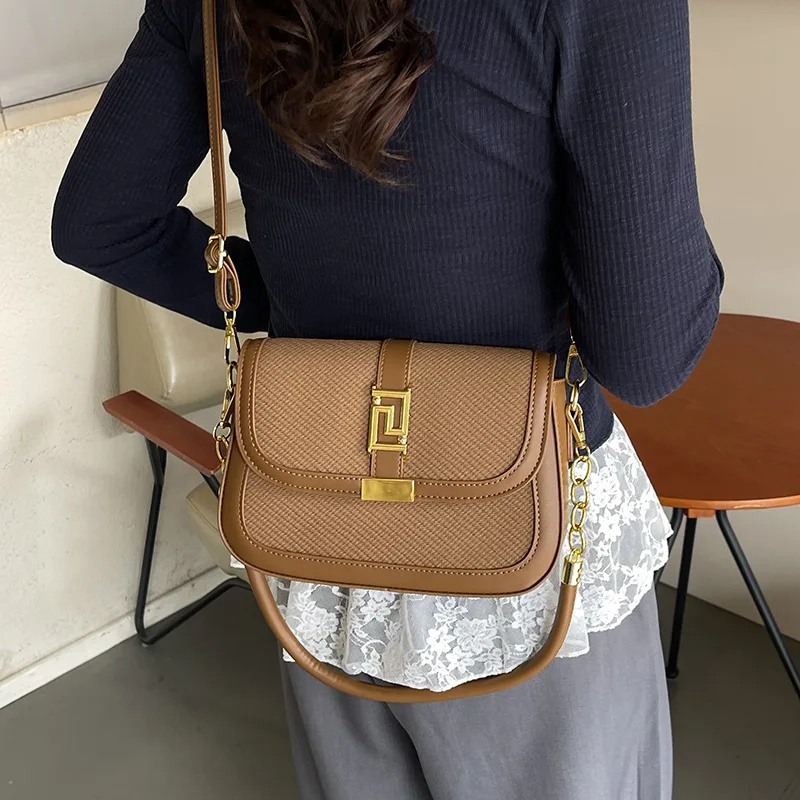 Роскошная сумка-коробка в стиле ретро 2025 года, женская текстурированная кожаная трансформируемая сумка через плечо с несколькими сценами, летние предметы первой необходимости, ремесленное пособие, легко шикарное 
Роскошная сумка-коробка в стиле ретро 2025 года, женская текстурированная кожаная трансформируемая сумка через плечо с несколькими сценами, летние предметы первой необходимости, ремесленное пособие, легко шикарное