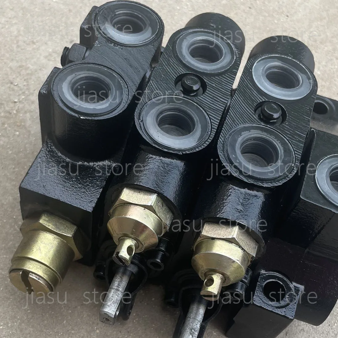 804-1204 Tractor accessories two multi-way valve distributor two-way valve
804-1204 Tractor accessories two multi-way valve distributor two-way valve