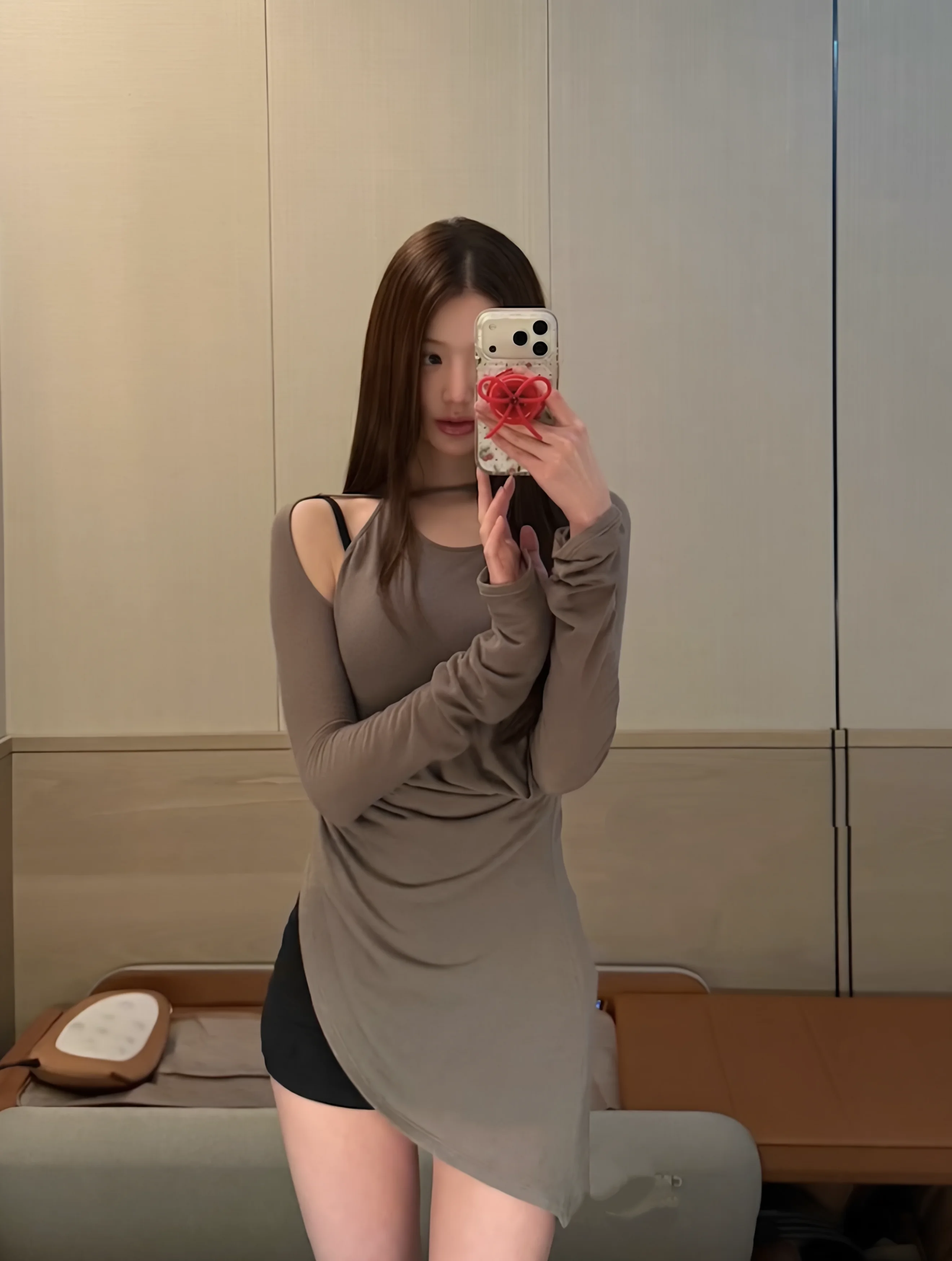 Summer Irregular Slant Hem Design Shoulder Bared Pure Desire Long Sleeve T Shirt Women Retro Style Loose Fit High Waist
Summer Irregular Slant Hem Design Shoulder Bared Pure Desire Long Sleeve T Shirt Women Retro Style Loose Fit High Waist