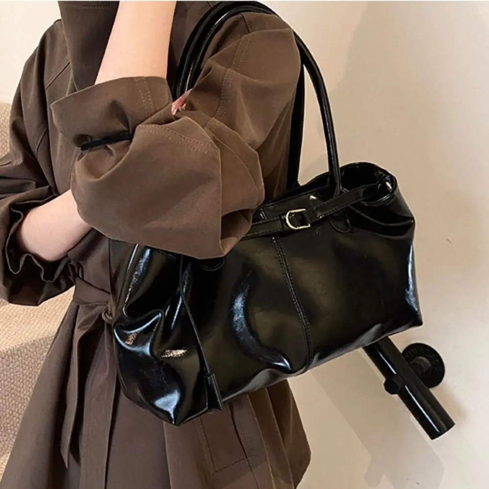 Korean Style Vintage Shoulder Bag Tote Bag Solid Color Large Capacity Handbag PU Leather Large Capacity Underarm Packs Travel
Korean Style Vintage Shoulder Bag Tote Bag Solid Color Large Capacity Handbag PU Leather Large Capacity Underarm Packs Travel