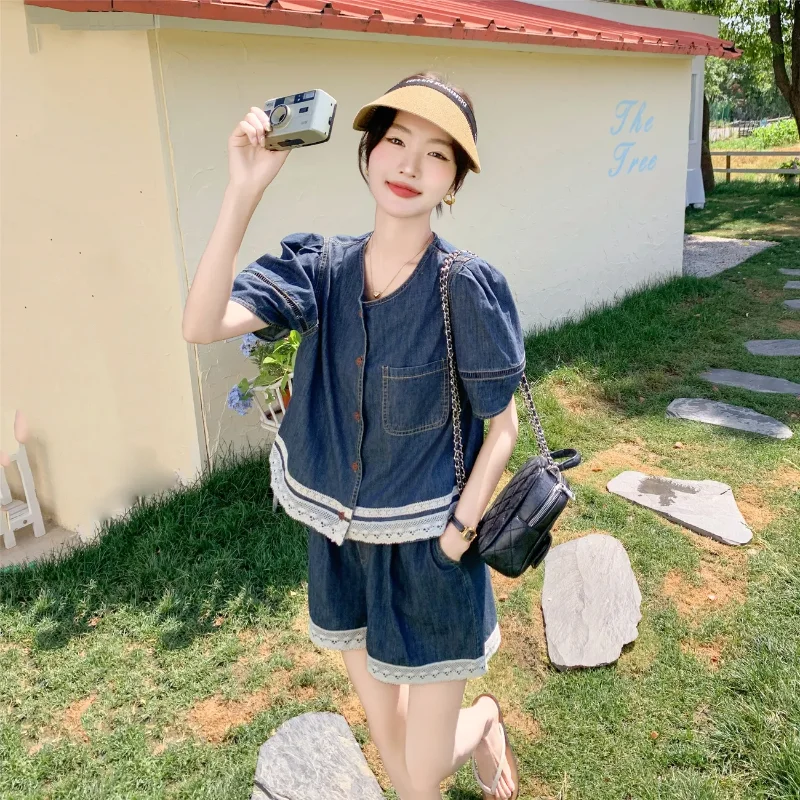 Vintage Denim Two Piece Set Women Lace Patchwork Short Sleeve Top And Shorts
Vintage Denim Two Piece Set Women Lace Patchwork Short Sleeve Top And Shorts