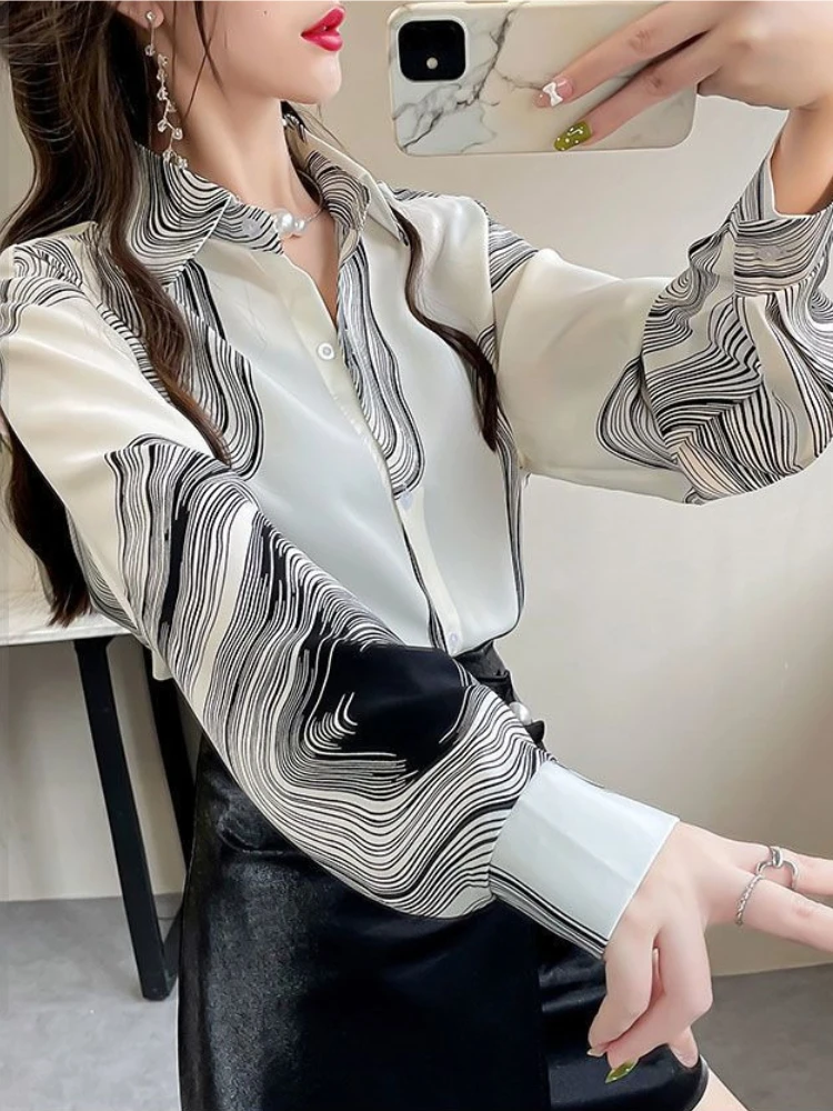 Элегантная женская блузка из шифона с цветочным принтом и воротником, свободного кроя, сезонная модель
Элегантная женская блузка из шифона с цветочным принтом и воротником, свободного кроя, сезонная модель 