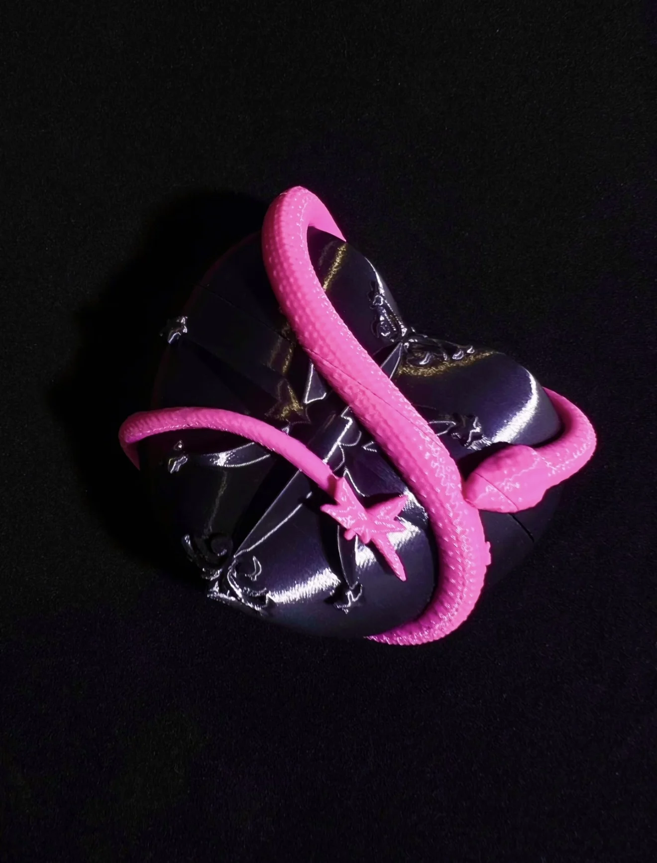 Powder-coated snake-shaped earphone case, suitable for AirPods series, original design
Powder-coated snake-shaped earphone case, suitable for AirPods series, original design