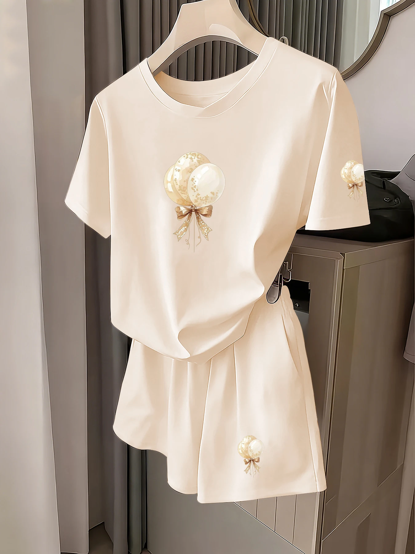 Gentle Girly Style Beige Bowknot Balloon Print Short-Sleeve Set for Women, Loose Fit, Slimming, Elegant, Casual, Fashionable, Versatile T-Shirt and Shorts Two-Piece Set, Daily Date Outfit, Women's Clothing
Gentle Girly Style Beige Bowknot Balloon Print Short-Sleeve Set for Women, Loose Fit, Slimming, Elegant, Casual, Fashionable, Versatile T-Shirt and Shorts Two-Piece Set, Daily Date Outfit, Women's Clothing