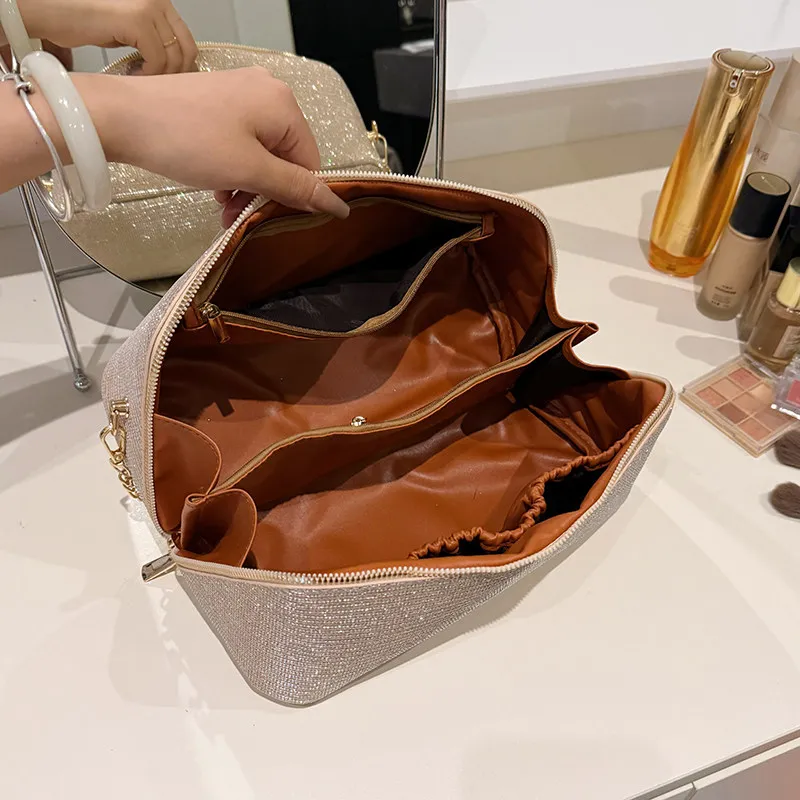 Luxury Sequin Glitter Makeup Bags Elegant Women's Party Handbags French Simple Versatile Chain Shoulder Bags Trend
Luxury Sequin Glitter Makeup Bags Elegant Women's Party Handbags French Simple Versatile Chain Shoulder Bags Trend