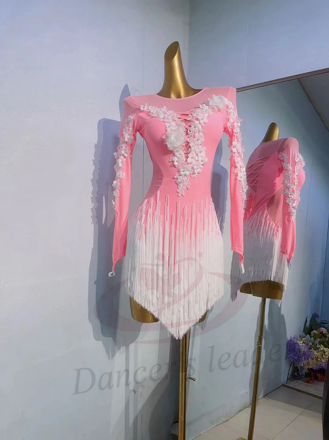 Latin Dance Competition Women's High-end Custom Peach Colored Mesh Long Sleeved Tassel Dress, Samba Black Pool Dress
Latin Dance Competition Women's High-end Custom Peach Colored Mesh Long Sleeved Tassel Dress, Samba Black Pool Dress