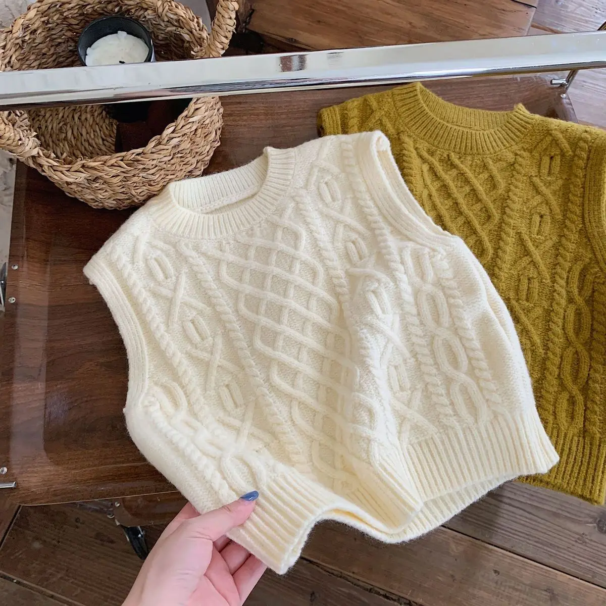Baby Knitwear Vest Thickened Round Neck Vintage New Korean Autumn and Winter Fashionable Soild Color Sweater Vest
Baby Knitwear Vest Thickened Round Neck Vintage New Korean Autumn and Winter Fashionable Soild Color Sweater Vest