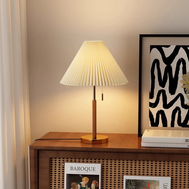 French Iron Base LED Table Lamp White Pleated Fabric Lampshade Pull Cord Switch Bedroom Study Living Room Restaurant Desk Lights
French Iron Base LED Table Lamp White Pleated Fabric Lampshade Pull Cord Switch Bedroom Study Living Room Restaurant Desk Lights