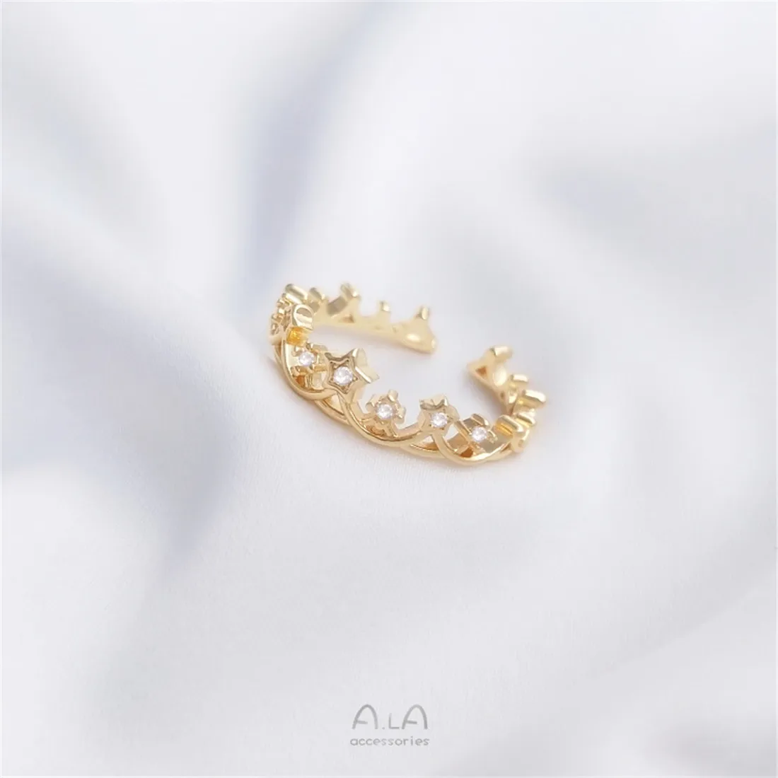 14K Gold-Color Zirconia Crown Ring, Fashionable High-end Design, Light Luxury Open Ring B706
14K Gold-Color Zirconia Crown Ring, Fashionable High-end Design, Light Luxury Open Ring B706