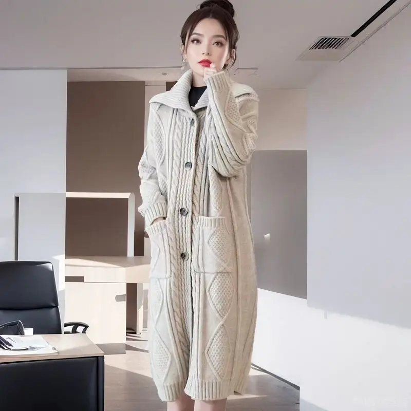 2025 Clothing Fashionable Temperament High Quality Pure Color Button Cardigan Women Long Loose Knit Thick Coat Winter Fall
2025 Clothing Fashionable Temperament High Quality Pure Color Button Cardigan Women Long Loose Knit Thick Coat Winter Fall