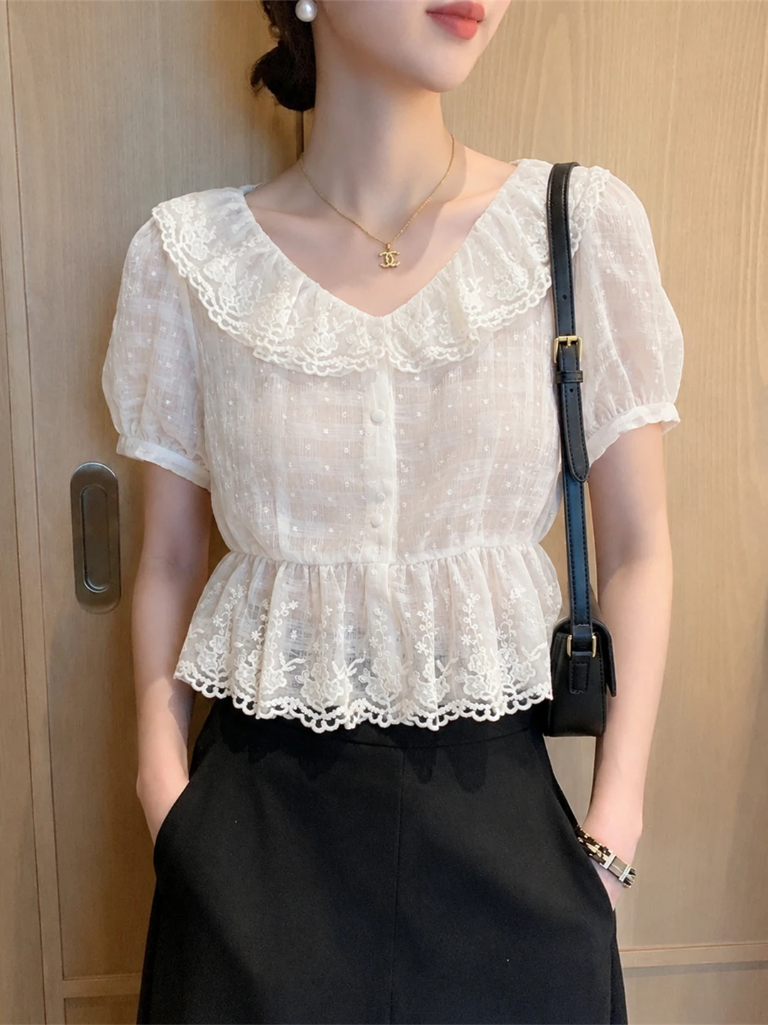 Sweet Princess Style Lace Splice Shirt Doll Collar Slimming Fashion Top UV Protection Summer 2026 Commute Wind Straight Tube ...
Sweet Princess Style Lace Splice Shirt Doll Collar Slimming Fashion Top UV Protection Summer 2026 Commute Wind Straight Tube ...