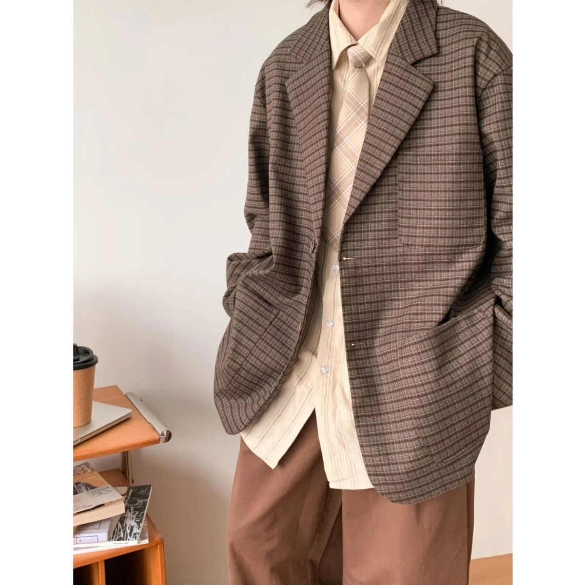 Casual Hong Kong Sle Men's Jaet Loose Fit Spring Autumn Versatile Leisure Suit Korean Faion 2025 Polyester Fiber
Casual Hong Kong Sle Men's Jaet Loose Fit Spring Autumn Versatile Leisure Suit Korean Faion 2025 Polyester Fiber
