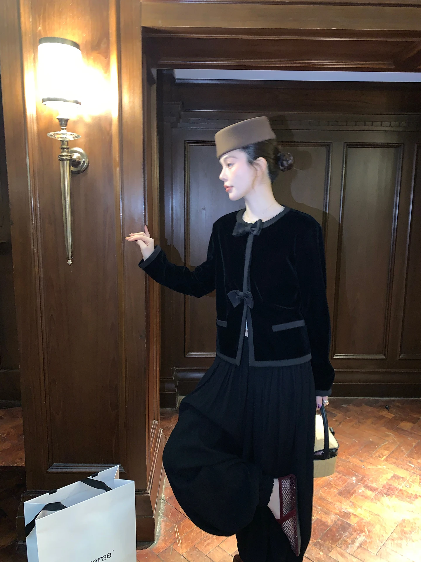 Elegant Classic Velvet Short Jacket with Bow Tie by Le Rouge Stylish Commute Wind Straight Cut Polyester Long Sleeve round Neck
Elegant Classic Velvet Short Jacket with Bow Tie by Le Rouge Stylish Commute Wind Straight Cut Polyester Long Sleeve round Neck