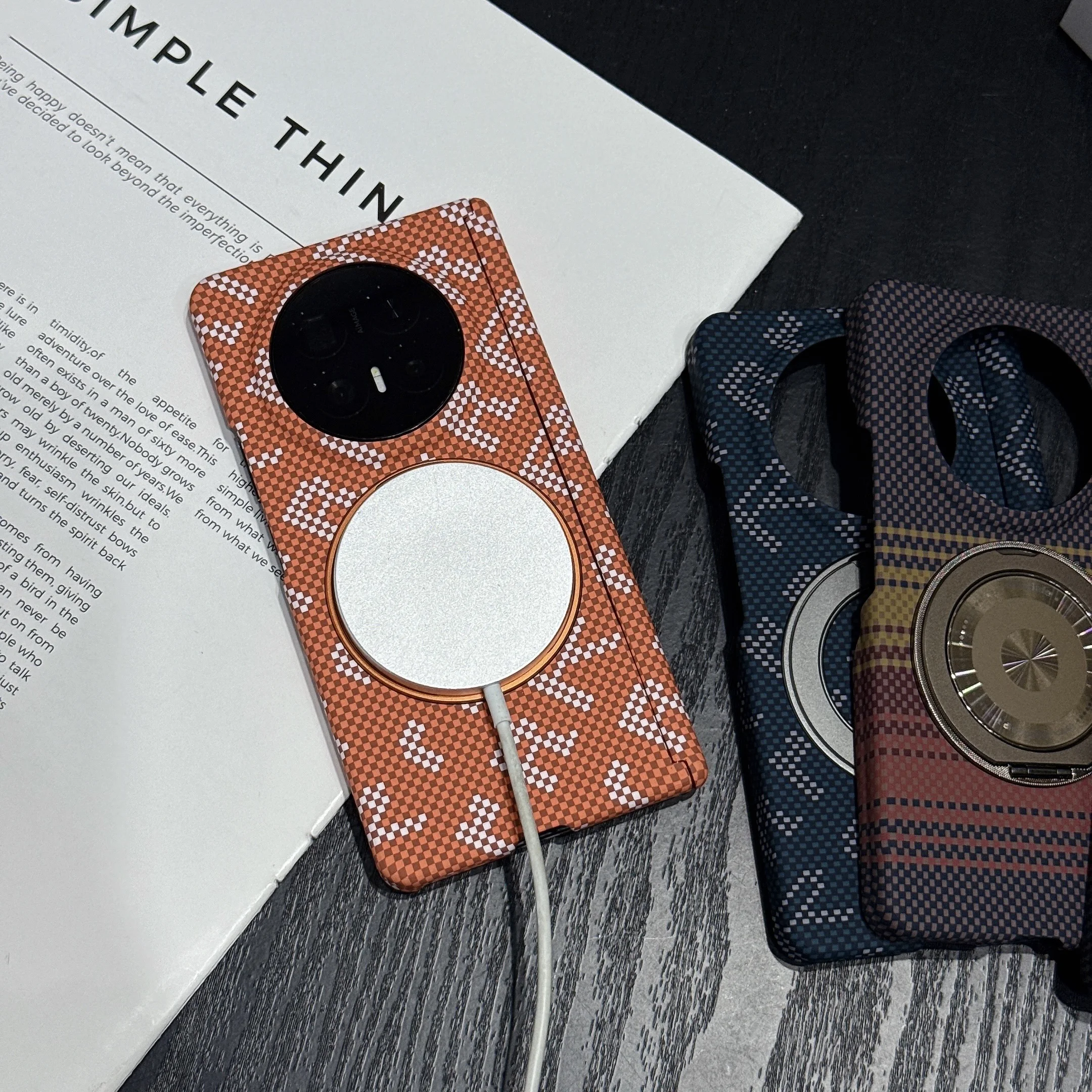 Carbon fiber protective case for Honor Magic V6, supports wireless charging, 360-degree rotating stand, fingerprint resistant
Carbon fiber protective case for Honor Magic V6, supports wireless charging, 360-degree rotating stand, fingerprint resistant