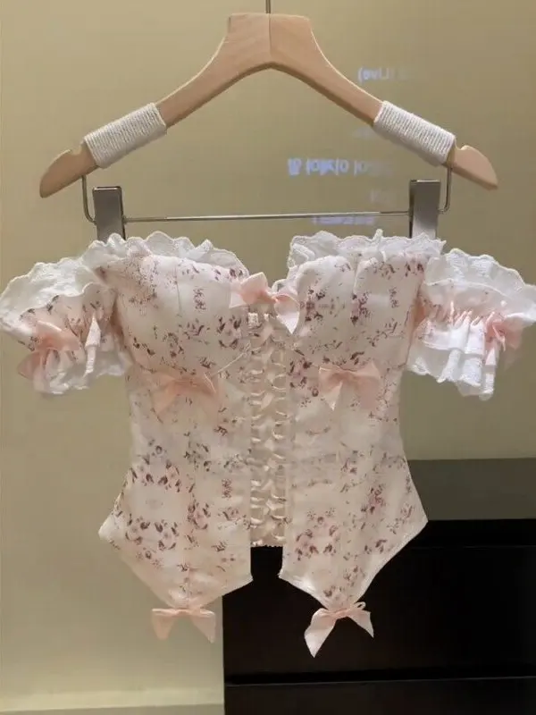 French Style Floral Lace Splice Slimming Fishbone Shirt Women's Summer New Style Sweet Design Casual off Shoulder Top
French Style Floral Lace Splice Slimming Fishbone Shirt Women's Summer New Style Sweet Design Casual off Shoulder Top