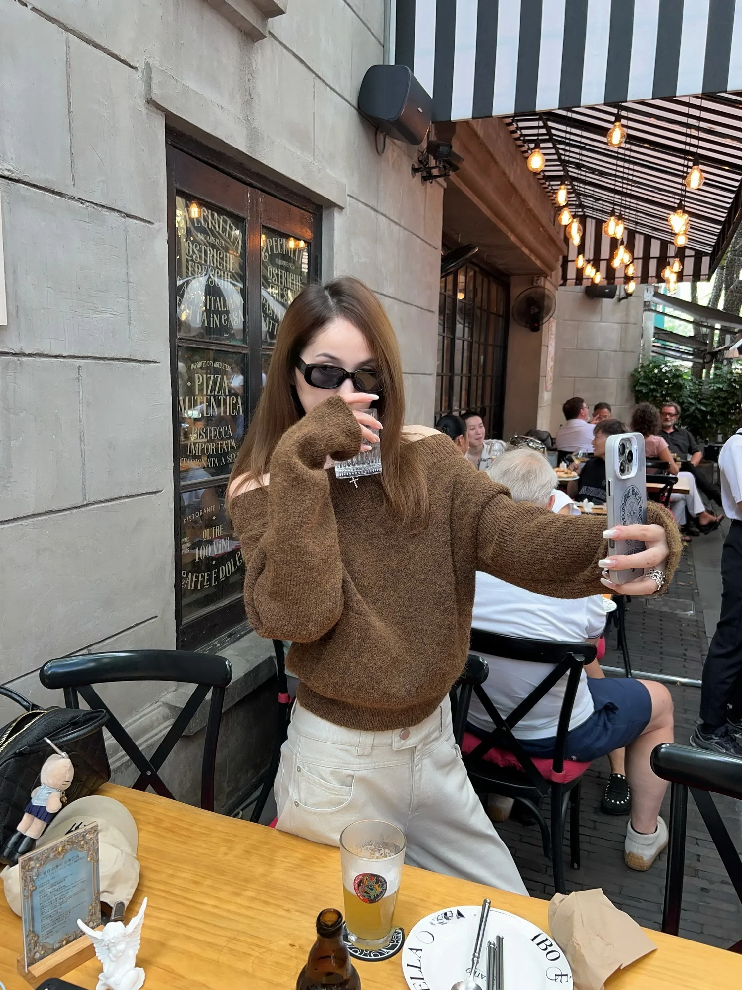 Очаровательный осенний вязаный свитер на одно плечо с коротким рукавом, женский, свободного кроя, из мягкой дышащей смеси нейлона
Очаровательный осенний вязаный свитер на одно плечо с коротким рукавом, женский, свободного кроя, из мягкой дышащей смеси нейлона