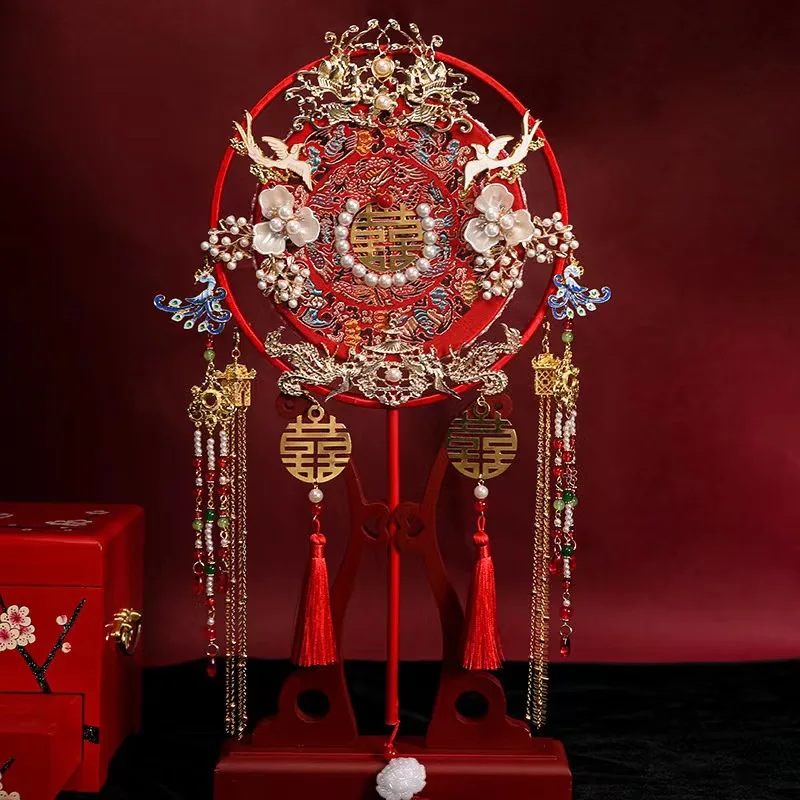 Decorative Fan Chinese Style Bride Hand Fan Flower Pearl Wedding Decoration Exquisite Luxury Embroidery Fan Vintage Fabric Fan
Decorative Fan Chinese Style Bride Hand Fan Flower Pearl Wedding Decoration Exquisite Luxury Embroidery Fan Vintage Fabric Fan