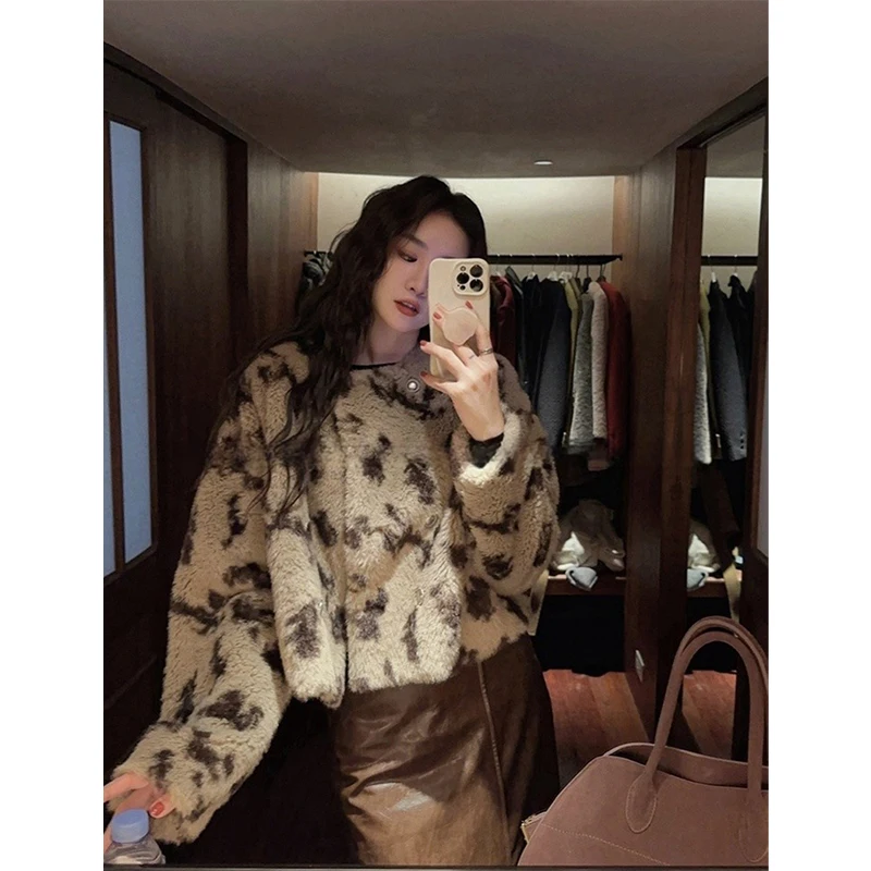 MEXZT Vintage Faux Fur Coat Women Elegant Cropped Print Quilted Fluffy Jacket Winter Korean Long Sleeve Furry Short Outerwears
MEXZT Vintage Faux Fur Coat Women Elegant Cropped Print Quilted Fluffy Jacket Winter Korean Long Sleeve Furry Short Outerwears