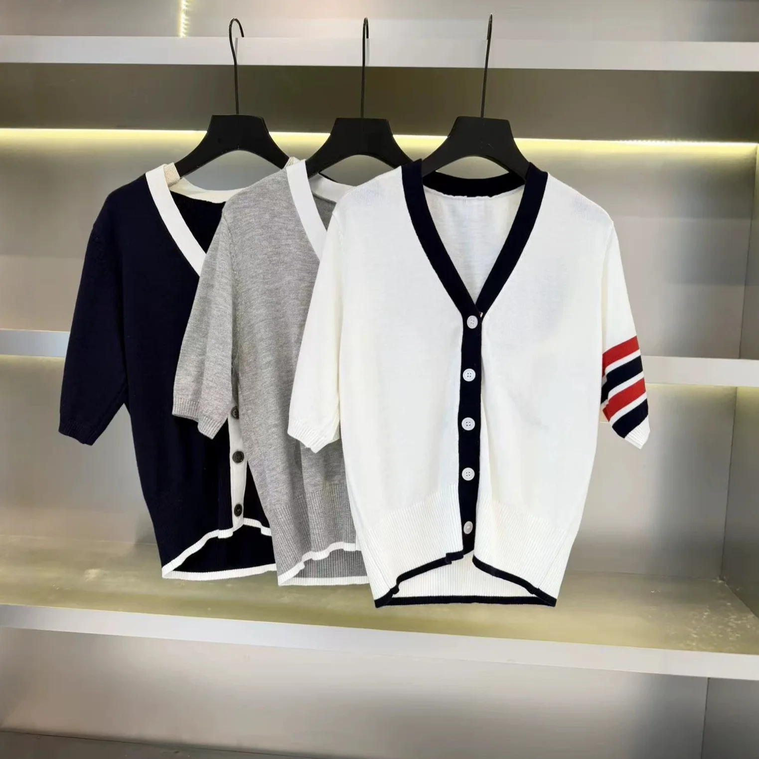 Summer 2026 New Back Tennis Racket Embroidered Wool Thin Knitted Cardigan V-neck Color Block Short Sleeve T-shirt Women Casua...
Summer 2026 New Back Tennis Racket Embroidered Wool Thin Knitted Cardigan V-neck Color Block Short Sleeve T-shirt Women Casua...
