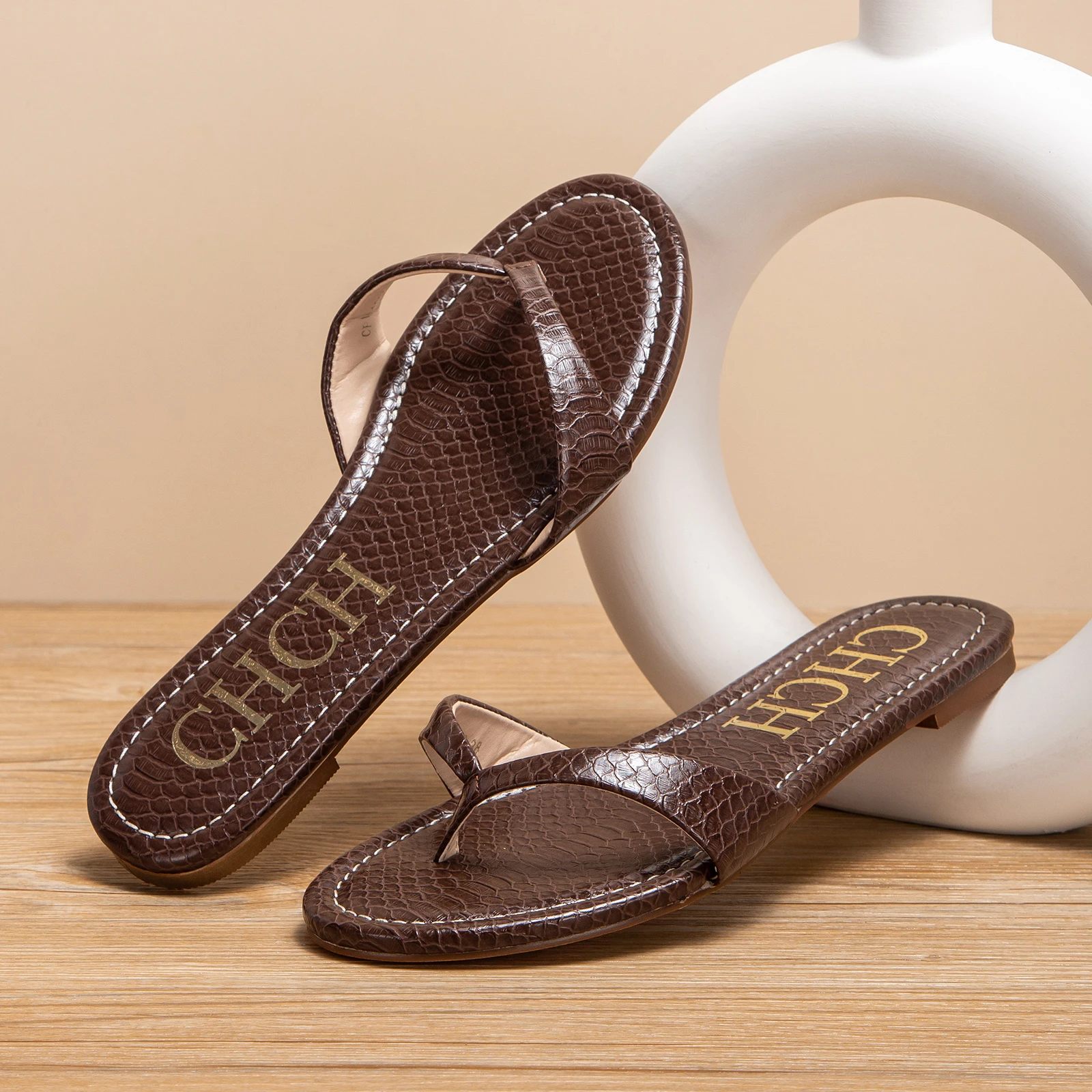 C-H Woman Flip Flops Summer Thin Bottom Comfortable Beach Walking Sandals Indoor and Outdoor For Girls
C-H Woman Flip Flops Summer Thin Bottom Comfortable Beach Walking Sandals Indoor and Outdoor For Girls