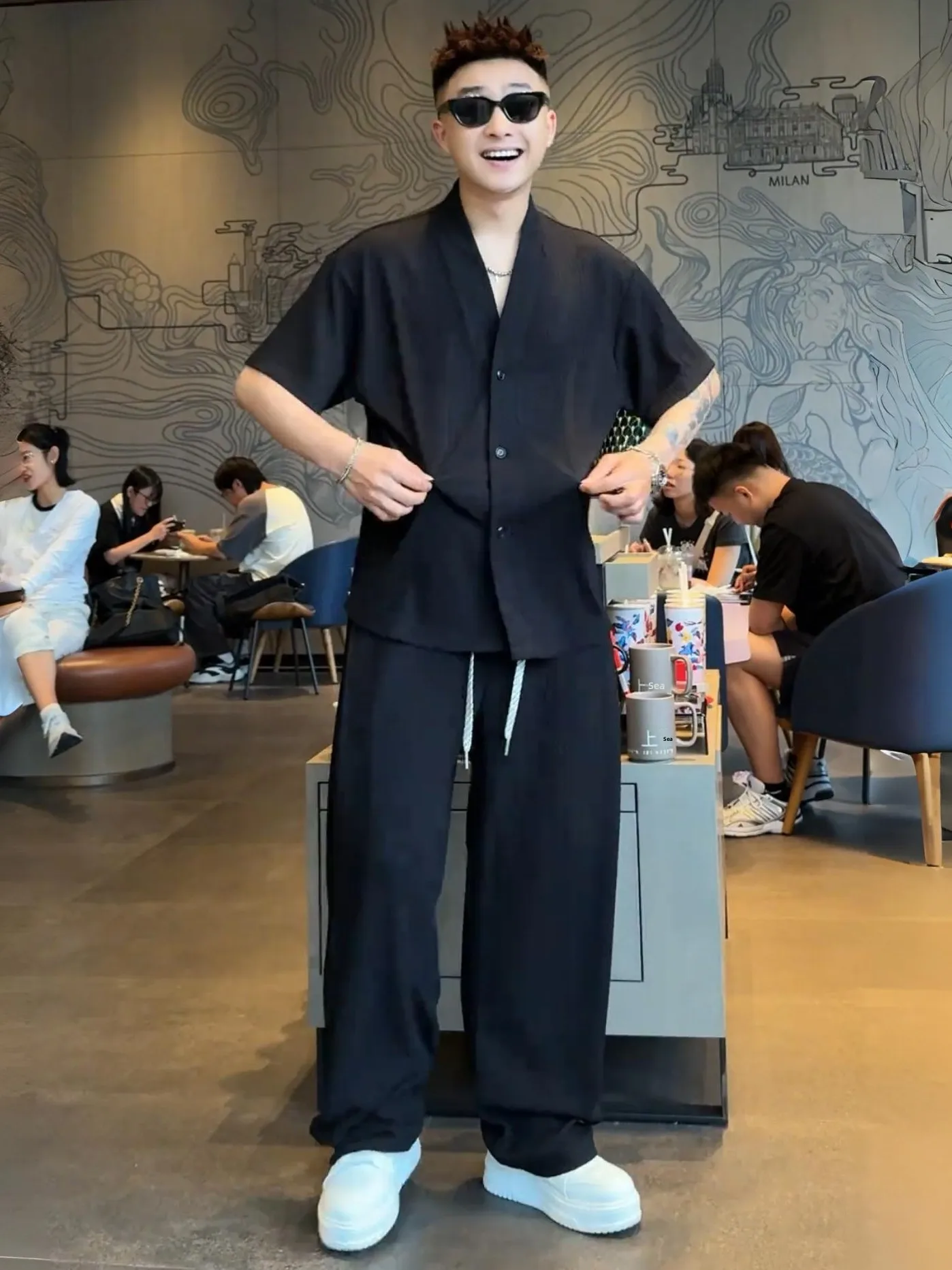 Summer Minimalist V-Neck Vertical Stripe Texture Casual Set Men's High-End Short Sleeve Open Cardigan Casual Pants Two-Piece Set
Summer Minimalist V-Neck Vertical Stripe Texture Casual Set Men's High-End Short Sleeve Open Cardigan Casual Pants Two-Piece Set
