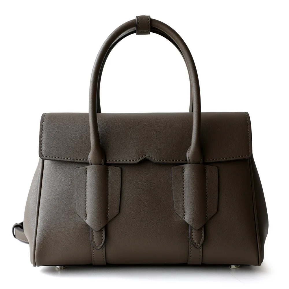 Cowhide travel tote bag 2025 new niche design large capacity briefcase genuine leather women commuting crossbody big handbag
Cowhide travel tote bag 2025 new niche design large capacity briefcase genuine leather women commuting crossbody big handbag