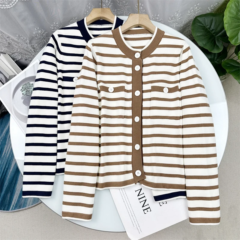 Весна 2025: Женский вязаный кардиган из чистой пряжи с круглым вырезом, в стиле колор-блок, в полоску, повседневный, удобный, модный
Весна 2025: Женский вязаный кардиган из чистой пряжи с круглым вырезом, в стиле колор-блок, в полоску, повседневный, удобный, модный