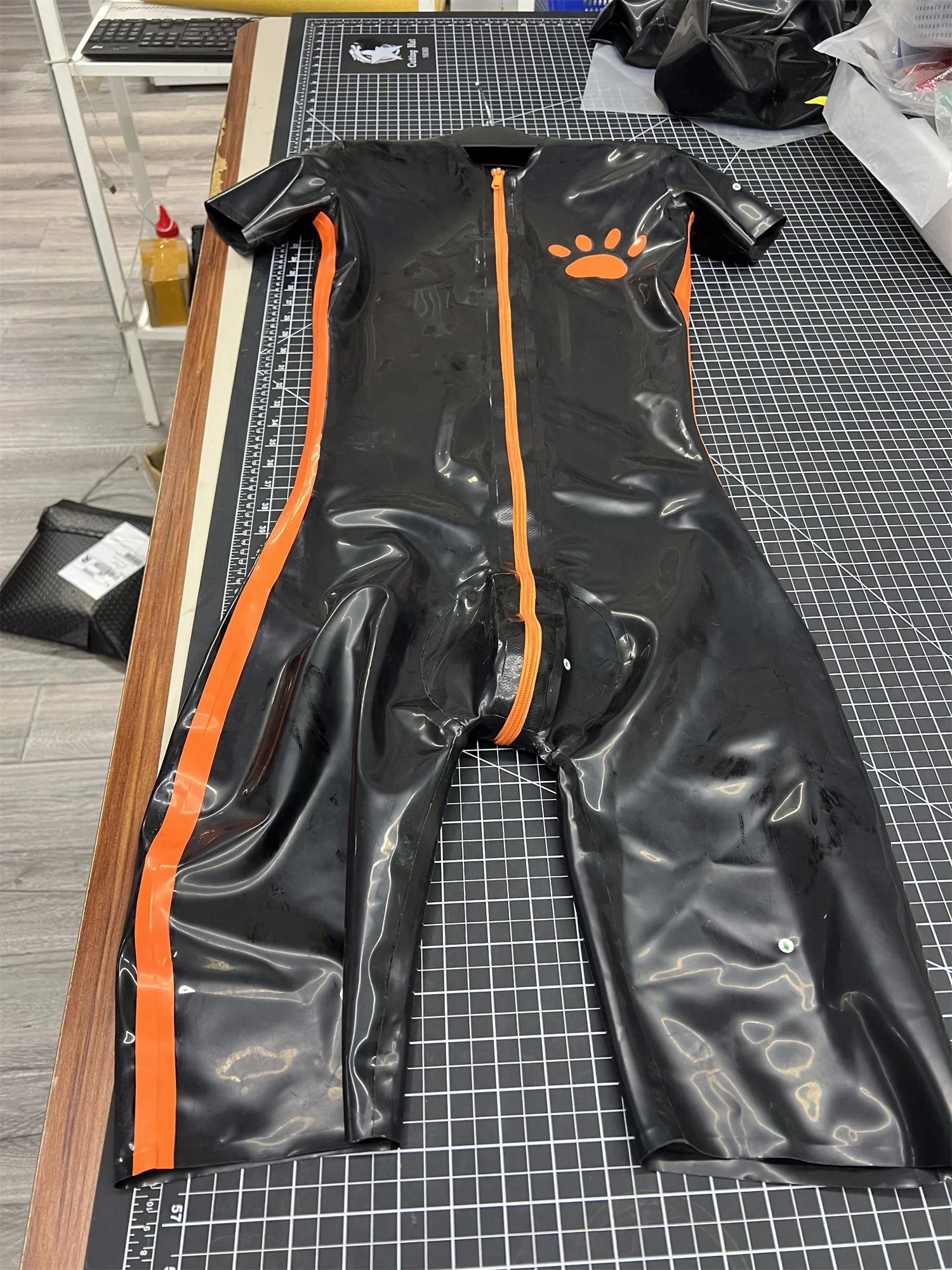 Men's Rubber Bodysuit Black Natural Latex Short‑Sleeve Knee‑Length Bodysuit with Orange Paw Print
Men's Rubber Bodysuit Black Natural Latex Short‑Sleeve Knee‑Length Bodysuit with Orange Paw Print 