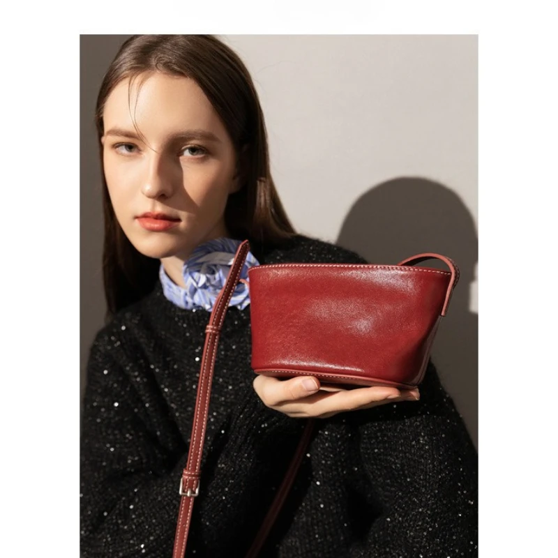 A Fashionable And Individual Single-shoulder Crossbody Women's Small Leather Sailboat Bag
A Fashionable And Individual Single-shoulder Crossbody Women's Small Leather Sailboat Bag