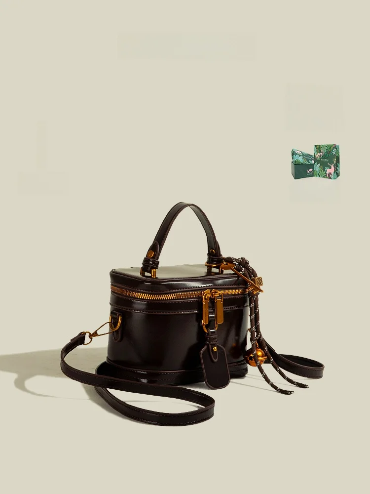 Fashionable Retro Unisex Box Shaped Handbag MuziKai Spring Summer New Style Handheld And Crossbody Bag Simple Matching
Fashionable Retro Unisex Box Shaped Handbag MuziKai Spring Summer New Style Handheld And Crossbody Bag Simple Matching