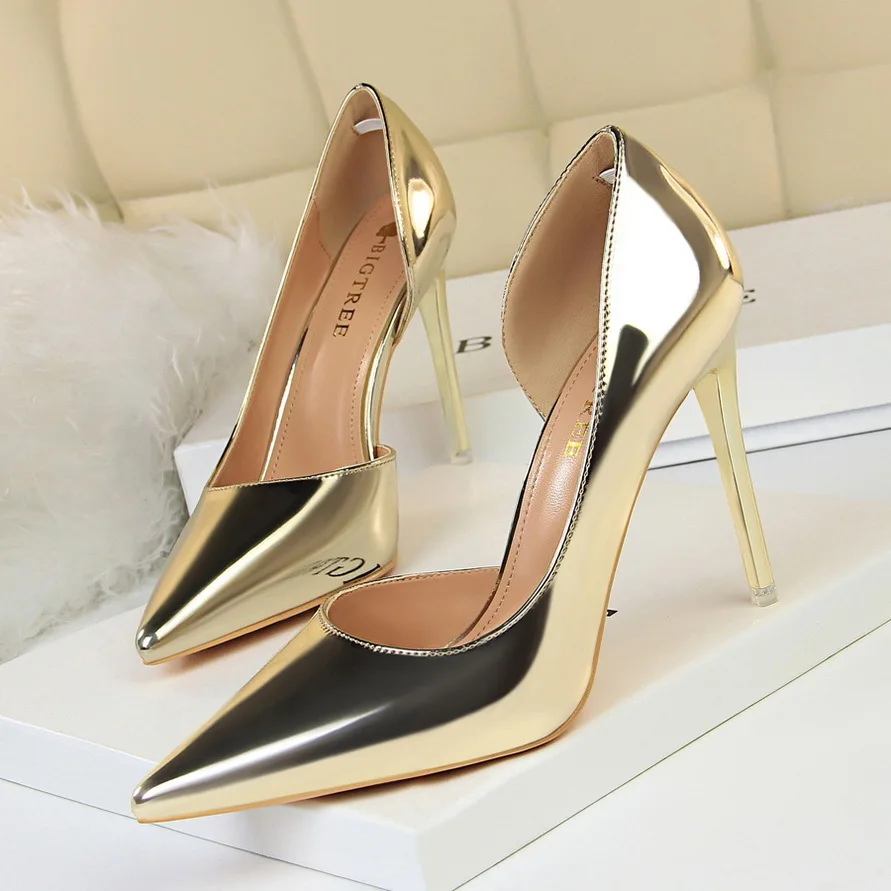 new pattern Style Ladies Wedding Shoes Thin Metal High Heel Shallow Notched Side Hollow Sexy heels Single shoes women Pumps
new pattern Style Ladies Wedding Shoes Thin Metal High Heel Shallow Notched Side Hollow Sexy heels Single shoes women Pumps