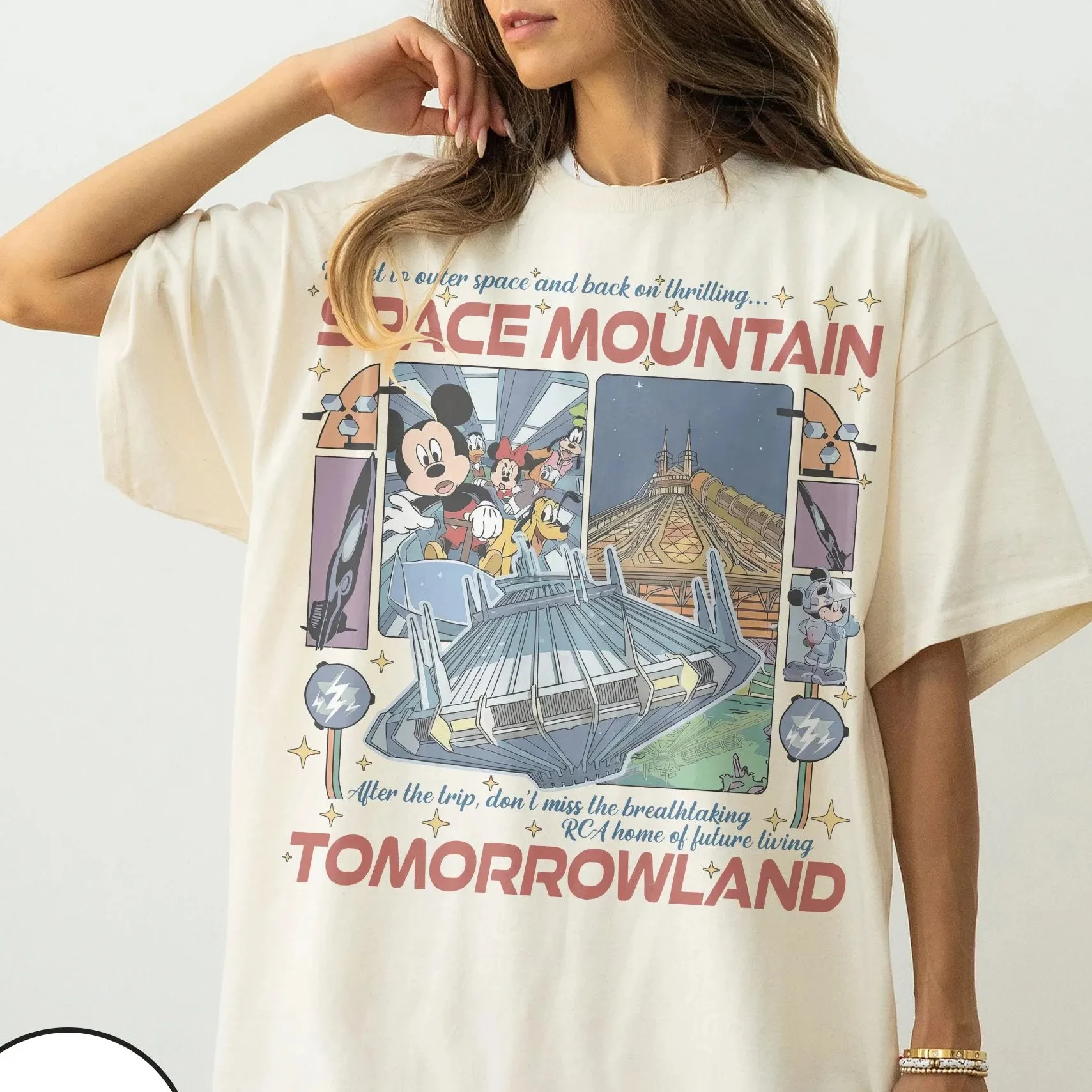 Винтажная футболка Disney Space Mountain с Микки и друзьями, футболка с изображением аттракционов Tomorrowland Magic Kingdom, футболка для семейного отдыха в Диснейленде
Винтажная футболка Disney Space Mountain с Микки и друзьями, футболка с изображением аттракционов Tomorrowland Magic Kingdom, футболка для семейного отдыха в Диснейленде