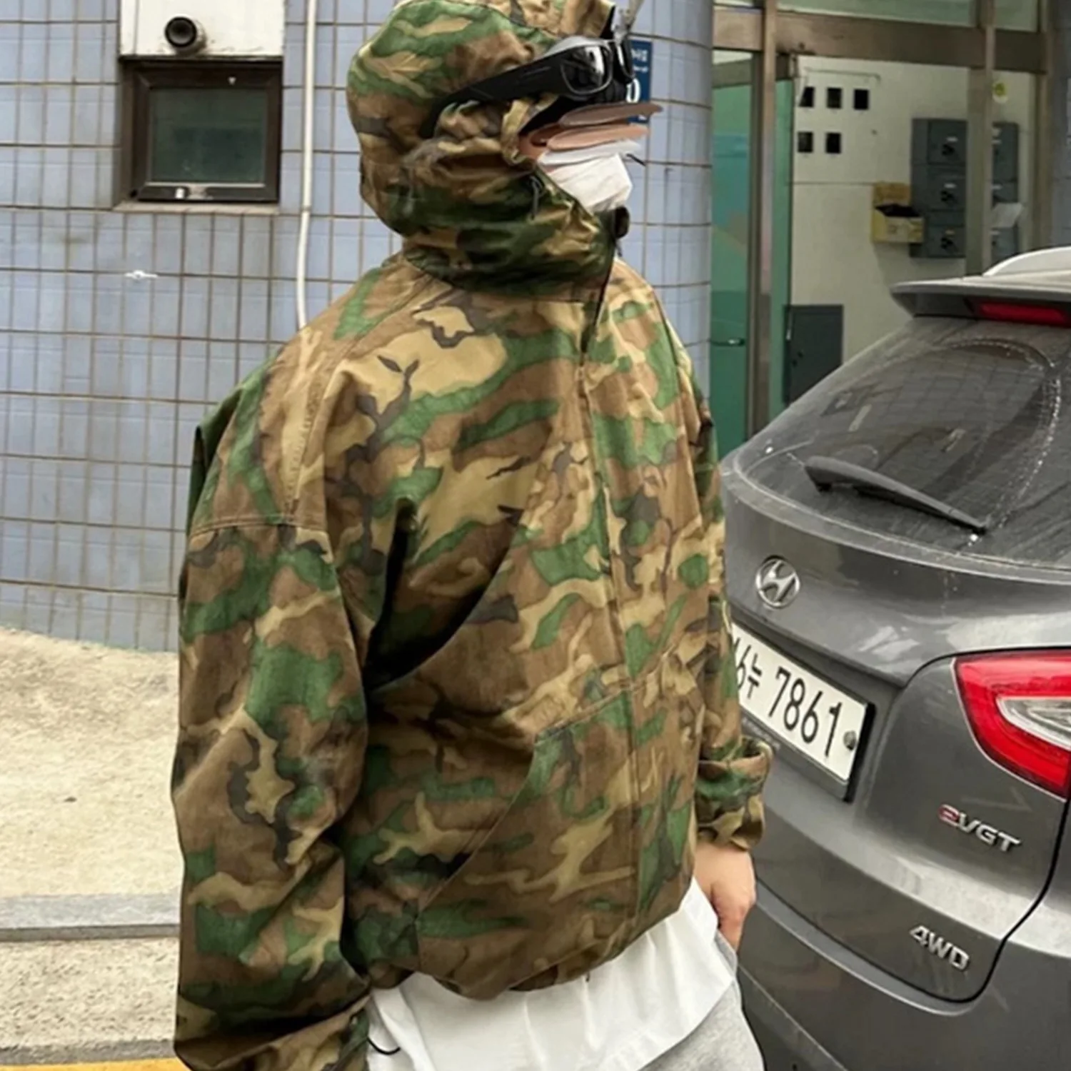 Men's and Women's Camouflage Trench Coat with Hood, Zipper and Wide Silhouette, Perfect for Winter 2024
Men's and Women's Camouflage Trench Coat with Hood, Zipper and Wide Silhouette, Perfect for Winter 2024