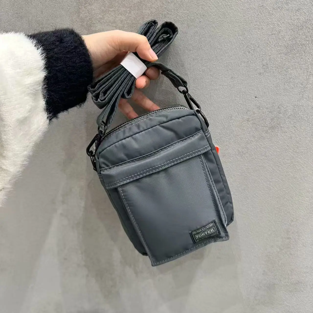 Вертикальная сумка-чехол для телефона из нейлона, на плечо, повседневная, спортивная, для молодежи, мужская и женская
Вертикальная сумка-чехол для телефона из нейлона, на плечо, повседневная, спортивная, для молодежи, мужская и женская