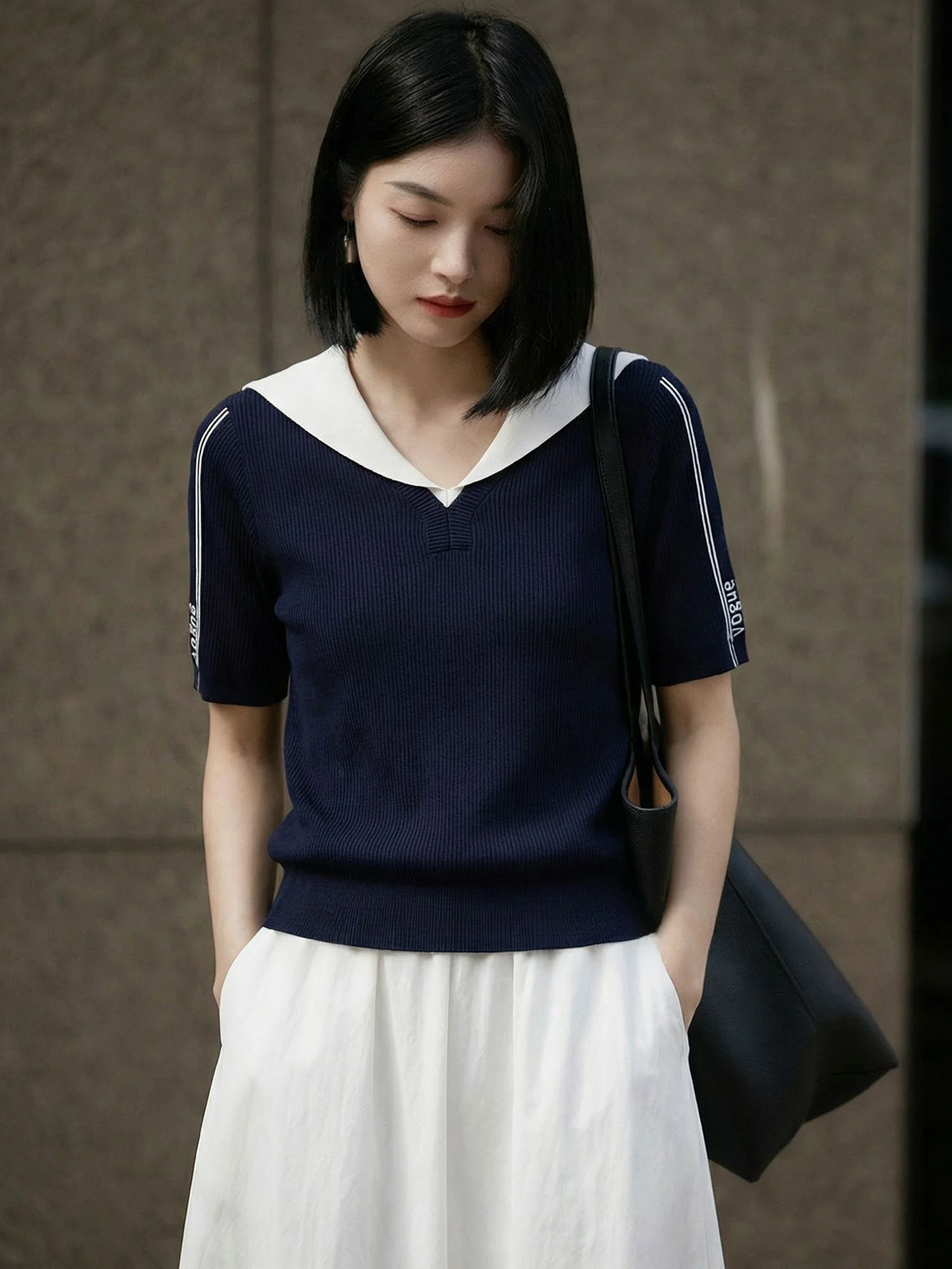 Корейская свободная вязаная футболка Chivirin с коротким рукавом и темно-синим воротником, женская летняя дышащая удобная модная футболка
Корейская свободная вязаная футболка Chivirin с коротким рукавом и темно-синим воротником, женская летняя дышащая удобная модная футболка