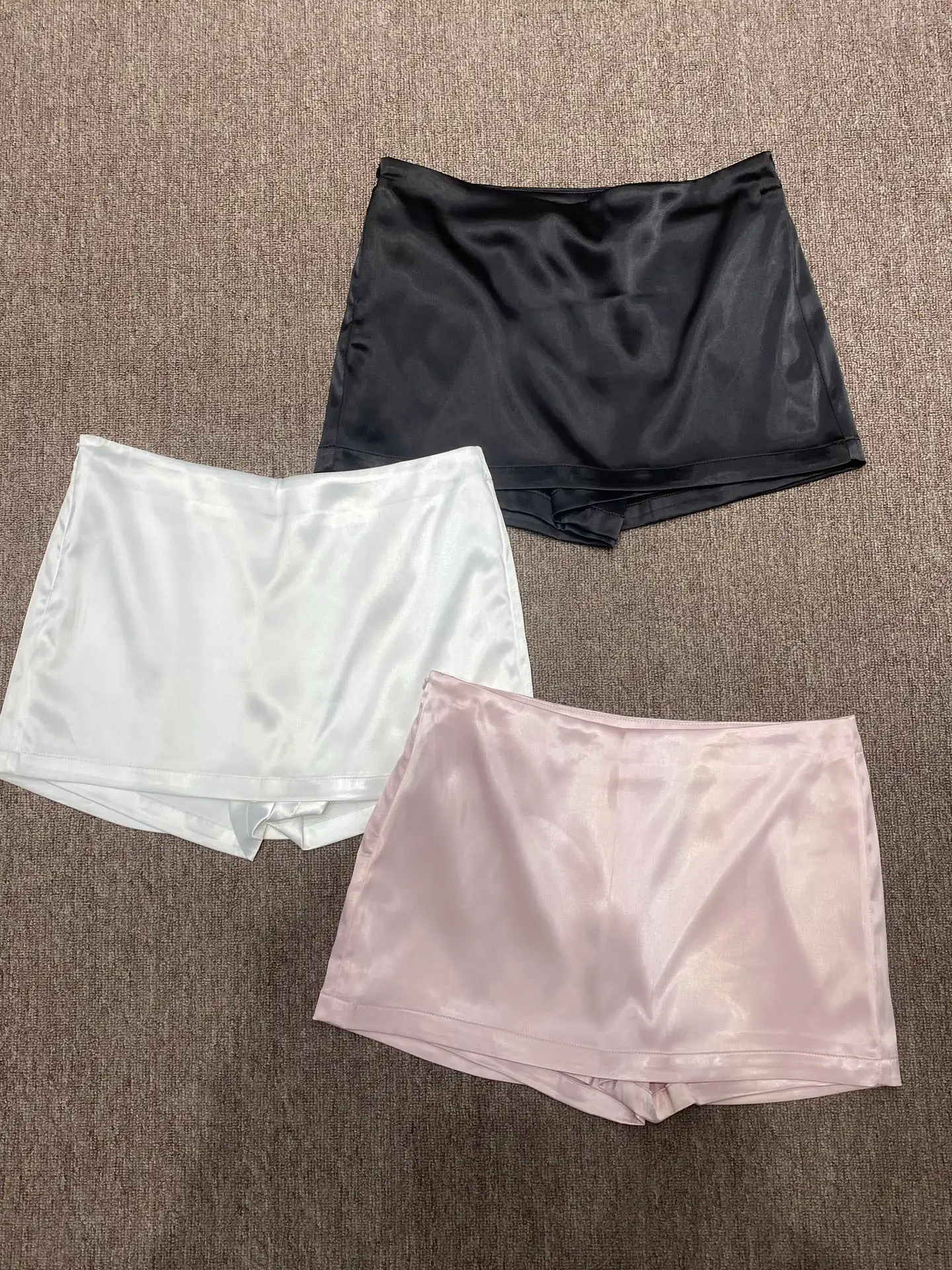 Low-Waist Smooth Satin Pink Safety Pants Design Women's Fashion Breathable Polyester Fiber Skirt Low Waist Bodycon Style
Low-Waist Smooth Satin Pink Safety Pants Design Women's Fashion Breathable Polyester Fiber Skirt Low Waist Bodycon Style