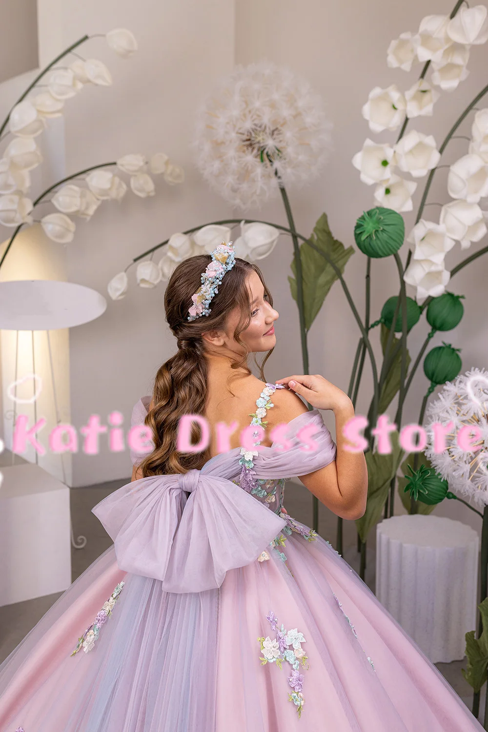 Элегантное платье для девочки на свадьбу, с тюлевыми аппликациями и бантом, для дня рождения, первого причастия, бальное платье принцессы, на заказ
Элегантное платье для девочки на свадьбу, с тюлевыми аппликациями и бантом, для дня рождения, первого причастия, бальное платье принцессы, на заказ