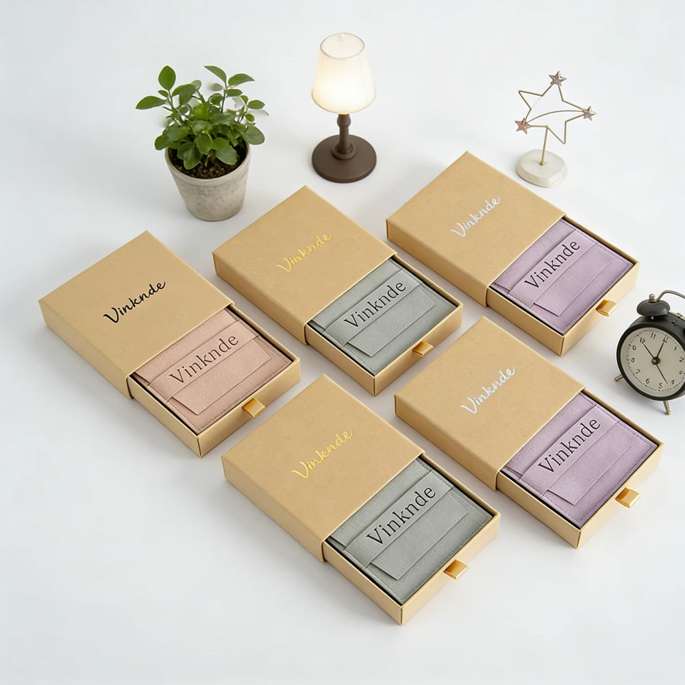 100 шт., коричневая коробка для упаковки ювелирных изделий с логотипом, бархатная сумка с клапаном, ожерелье, кольца, ящик для хранения, свадебный подарок, серьги, сумки
100 шт., коричневая коробка для упаковки ювелирных изделий с логотипом, бархатная сумка с клапаном, ожерелье, кольца, ящик для хранения, свадебный подарок, серьги, сумки