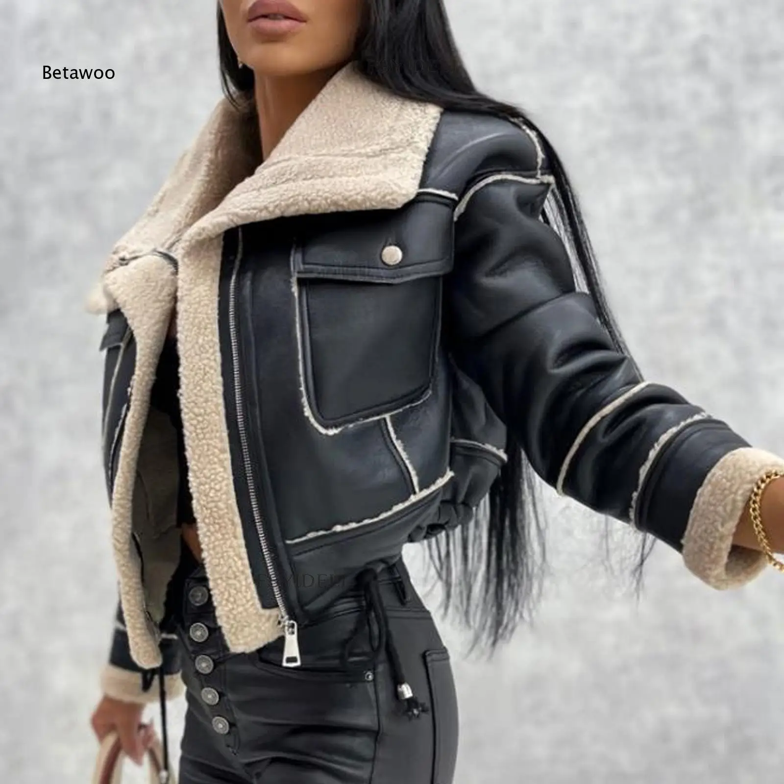 Women's Faux Leather Shearling Lined Lapel Zip Up Cropped Biker Jacket
Women's Faux Leather Shearling Lined Lapel Zip Up Cropped Biker Jacket
