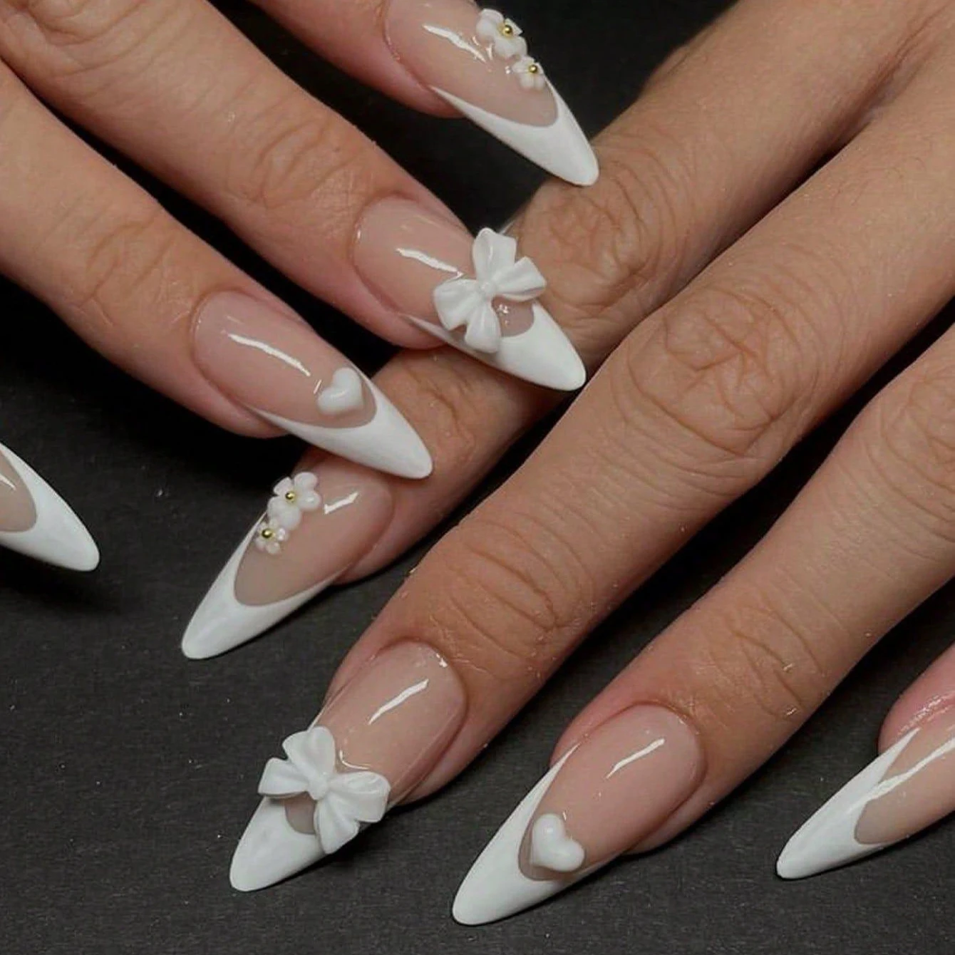 24PCS Almond Pressure Nail White Almond Medium-Sized Fake Nail With 3d Bow And White Flower Design, Cute Ladies Fake Nail
24PCS Almond Pressure Nail White Almond Medium-Sized Fake Nail With 3d Bow And White Flower Design, Cute Ladies Fake Nail