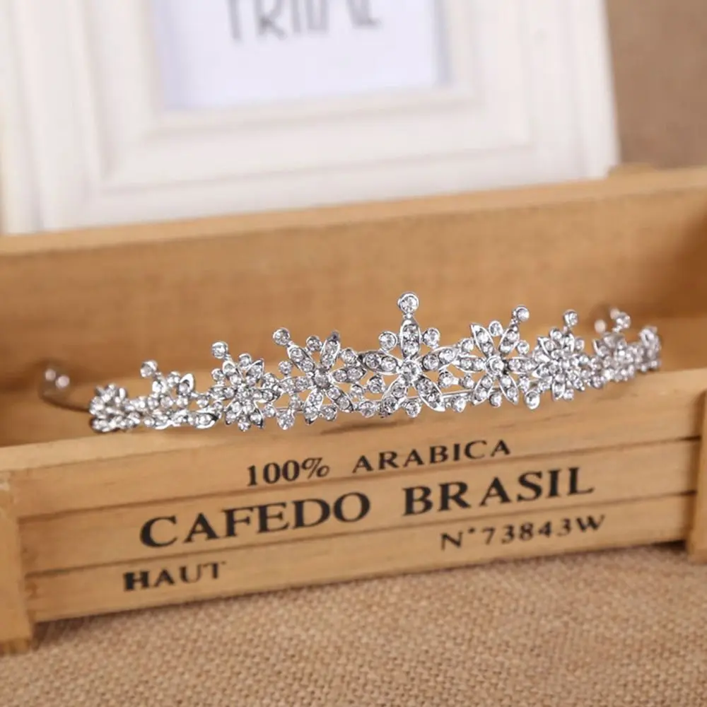 Princess Elegant Beautiful Crown Hair Ornament Crystal Headwear Rhinestone Hair Hoop
Princess Elegant Beautiful Crown Hair Ornament Crystal Headwear Rhinestone Hair Hoop