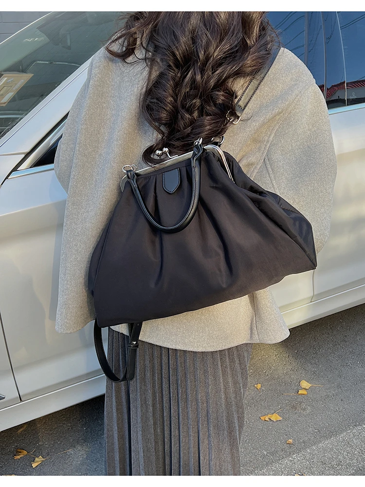 Oxford Solid Color Hasp Large Capacity backpacks Korean Style Versatile Fashion Backpack High Quality Design Sense Shoulder Bags
Oxford Solid Color Hasp Large Capacity backpacks Korean Style Versatile Fashion Backpack High Quality Design Sense Shoulder Bags