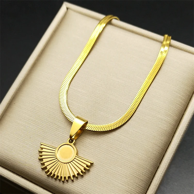 Classic Sunshine Fan Shaped Pendant Necklace for Women Men Stainless Steel Gold Color Sun Choker Chain Party Jewelry ZZZ422-7
Classic Sunshine Fan Shaped Pendant Necklace for Women Men Stainless Steel Gold Color Sun Choker Chain Party Jewelry ZZZ422-7
