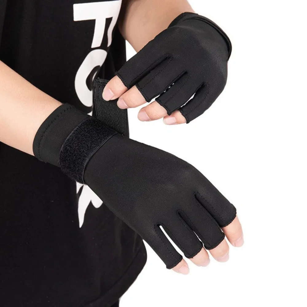 Sunscreen Breathable Silicone Non-slip Gloves Strappy Wear-resistant Half-finger Gloves Copper Fiber Bike Gloves Cycling
Sunscreen Breathable Silicone Non-slip Gloves Strappy Wear-resistant Half-finger Gloves Copper Fiber Bike Gloves Cycling